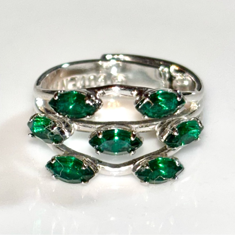 Sarah Coventry Silvertone Adjutable Ring With 7 G… - image 1